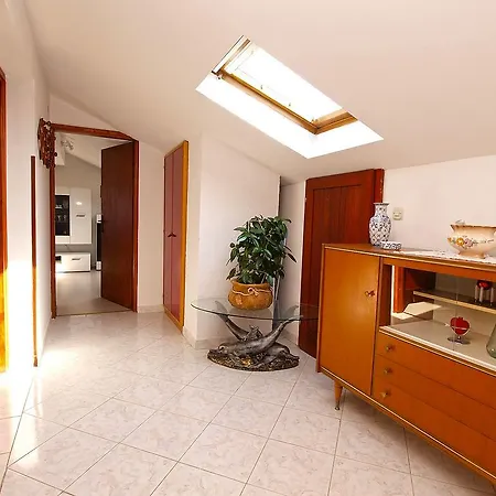 Munida 734 * Μεντουλίν